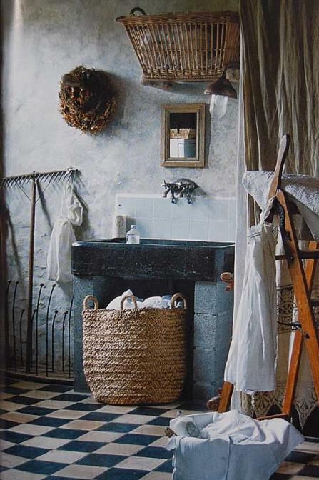 http://decoholic.org/2014/11/07/23-bohemian-bathroom-designs/